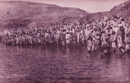 An Amusing Historical picture Captured in 1903 showing Irreechaa celebration at Lake Hora, Bishoftu town of Oromia
