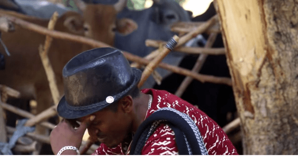 Hacaaluu Hundessa, Oromo culture music video maalan jira picture13