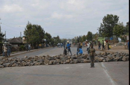 #OromoProtests @sululta, Rd Blocked at 50 locations, 17 Dec. 2015