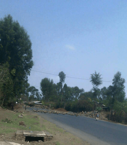 #OromoProtests in Bundhoo Bedellee, roads closed, 5 April 2016