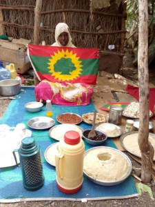 FXG Oropmiyaa maraa keessatti ta'aa jiru nama onnachiisaa