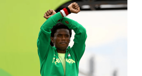 Oromo Olympic marathon athlete Fayyisaa Lalisaa on the Guardian. #OrompProtests global icon p1