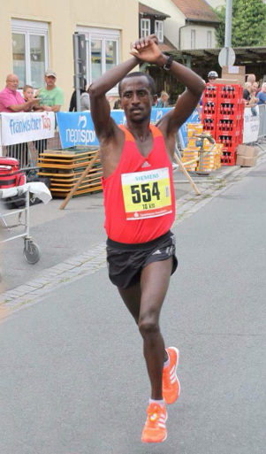 Athlete Fraol Ebissa Won the Germany 10Km race and shows his solidarity with #OromoProtests. 4 September 2016