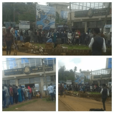#OromoProtests, boycott business of the Woyane, bank run in Naqamte, Oromia. 3 september 2016. p3