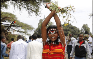 irreecha-malkaa-birraa-2016-at-horaa-harsadii-bishoftuu-oromia-this-brave-oromo-woman-is-one-of-the-murdered-by-fascist-tplf-ethiopia-2nd-october-2016