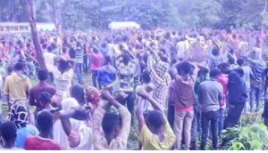 oromoprotests-on-3-october-2016-at-funeral-addunyaa-hambisaa-killed-by-tplf-forces-irreechamassacre