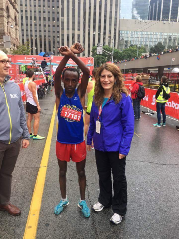 scotiabank-toronto-waterfront-half-marathon-winner-kinde-asafa-showing-the-protest-juster