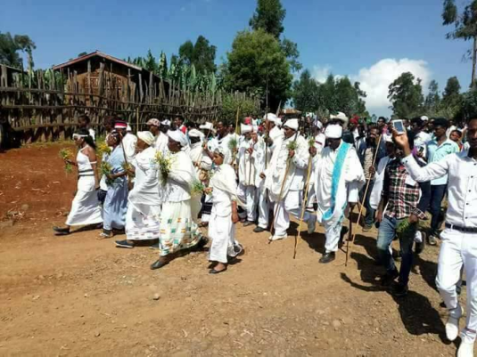 Irreecha  2017  at Malkaa Qar Sadee  Abuunaa,  Gindabarat,  Oromia 22 October 2017 (6411 ALO).png