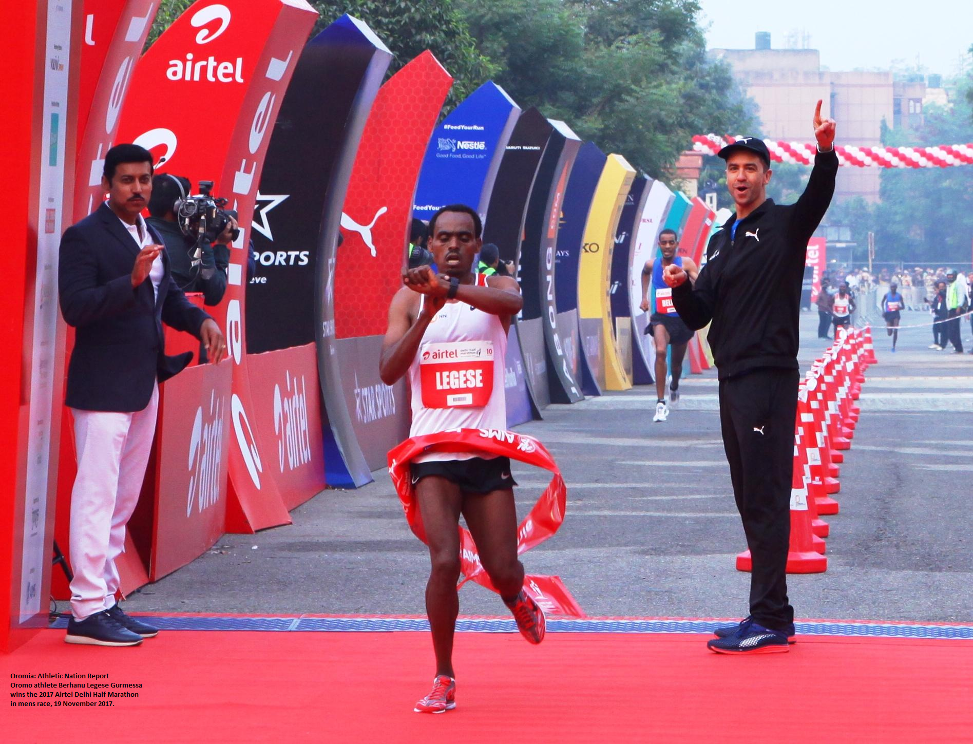 Oromo athlete  Berhanu Legese Gurmessa wins win 2017 Airtel Delhi Half Marathon on 19th November 2017.png